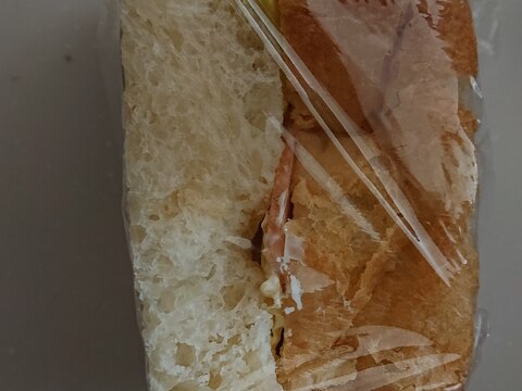 ハムとマヨネーズのサンドイッチ